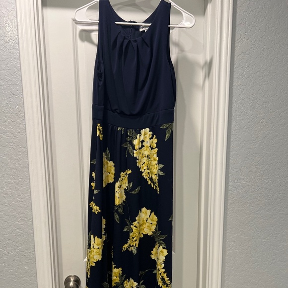 Dresses & Skirts - Long dress